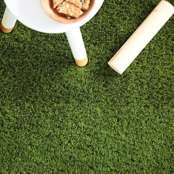 Découvrez les avantages du gazon synthétique 35mm pour vos espaces de jeux extérieurs : durabilité, esthétique et sécurité garantis pour le plaisir des petits et grands.