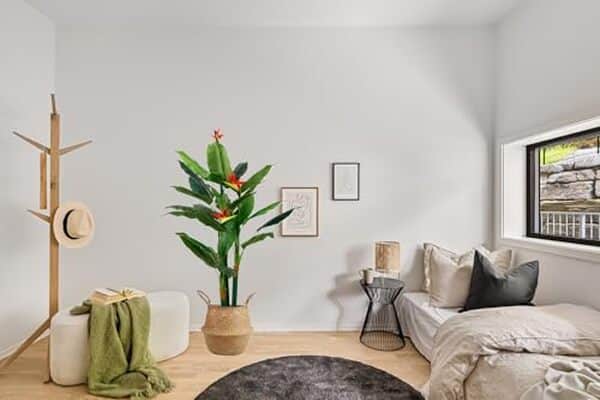 Découvrez notre avis complet sur le strelitzia artificiel en pot noir : une décoration réaliste et durable pour apporter l'exotisme à votre maison sans entretien.