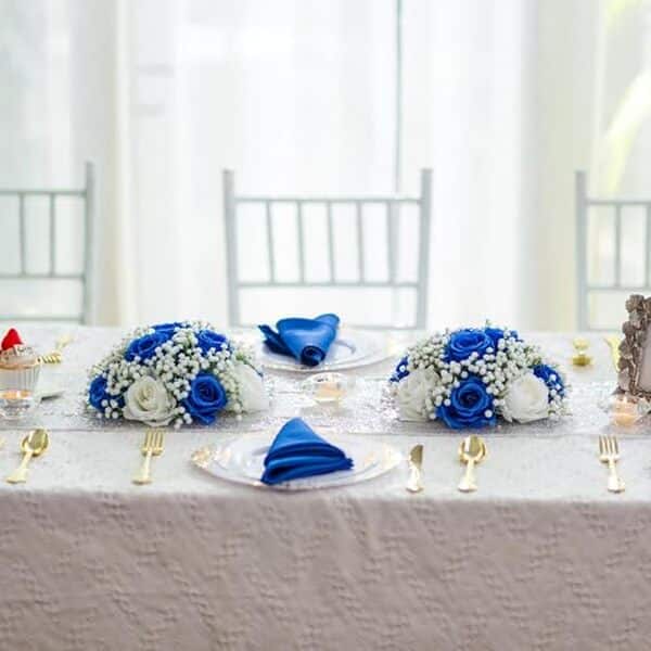 Découvrez notre avis complet sur les boules de fleurs artificielles BLOSMON : une décoration chic et bleue pour sublimer votre table avec style et sophistication.