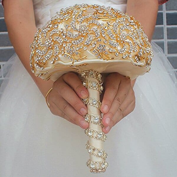 Découvrez notre avis complet sur le bouquet de mariage DOTKV luxueux or et ivoire : design raffiné, qualité premium et détails qui subliment votre grand jour.