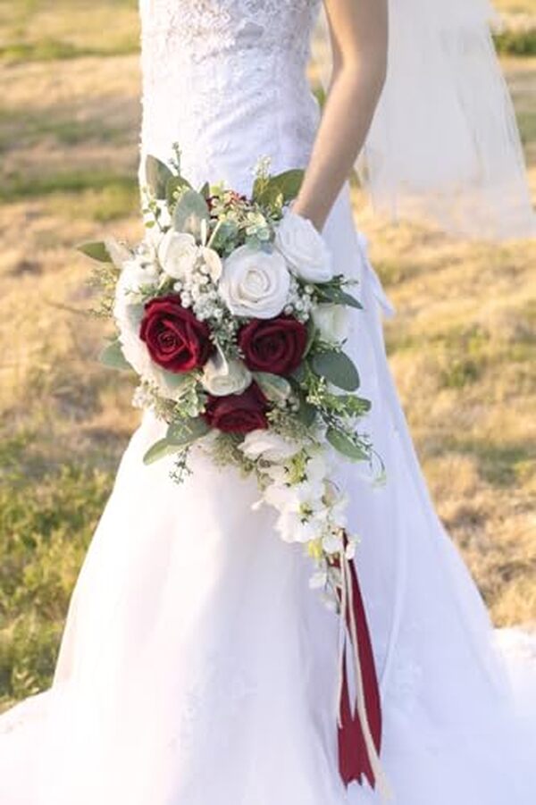 Découvrez notre avis complet sur le bouquet de mariage cascades Floinla bordeaux et blanc : caractéristiques, élégance et conseils pour votre grand jour.